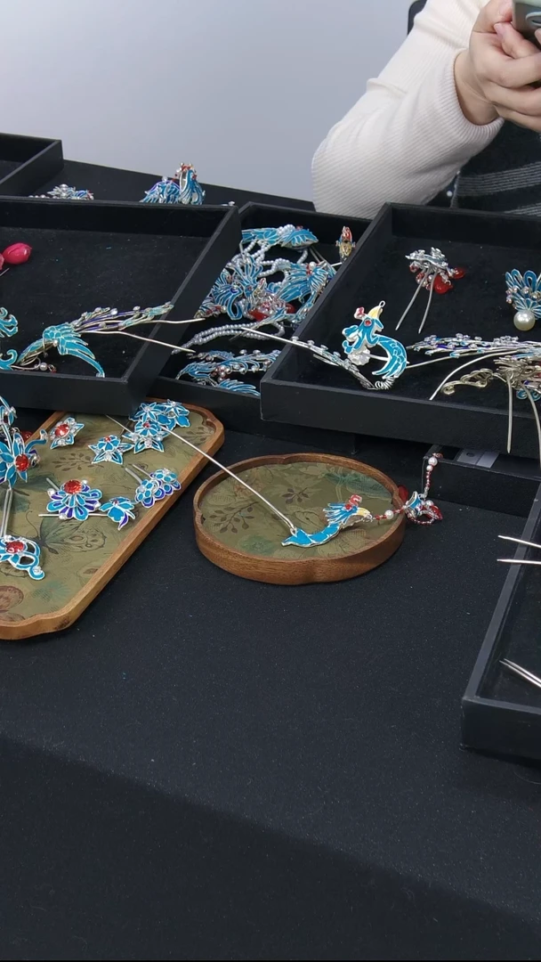 羽毛左右可带凤挑浅蓝色