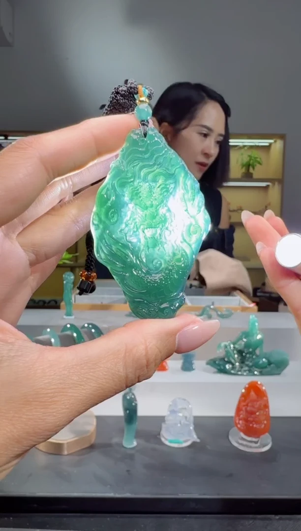 吊坠(不含链)未镶嵌翡翠龙牌