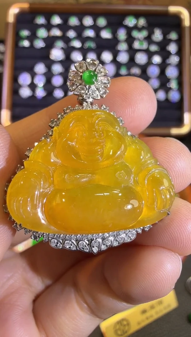 【闪购商品】翡翠吊坠(赠链)18K金镶嵌高冰玻黄翡佛公吊坠