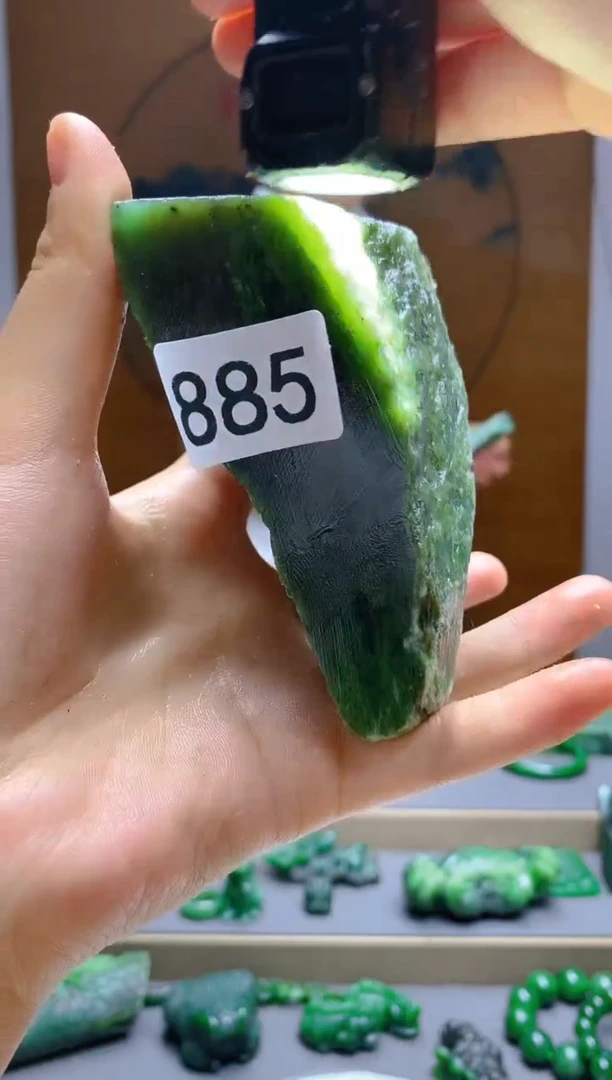 和田玉（碧玉）未镶嵌珠宝半成品1