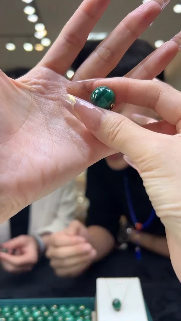 18K金镶嵌孔雀石吊坠(赠链)11.17-14mm+（多样发其一）