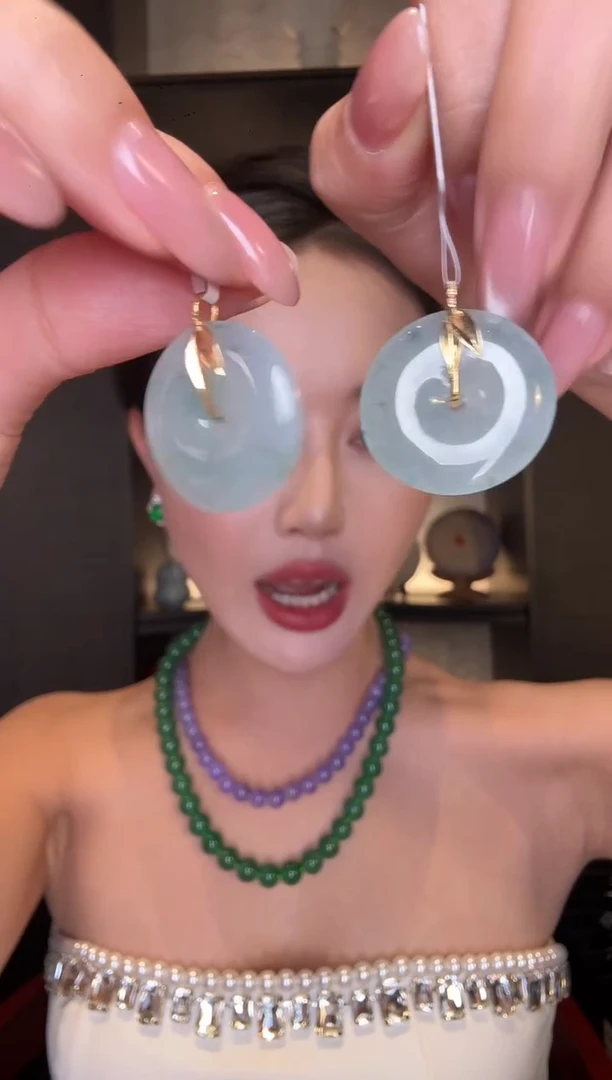 颈饰18K金镶嵌翡翠90多样性发其一