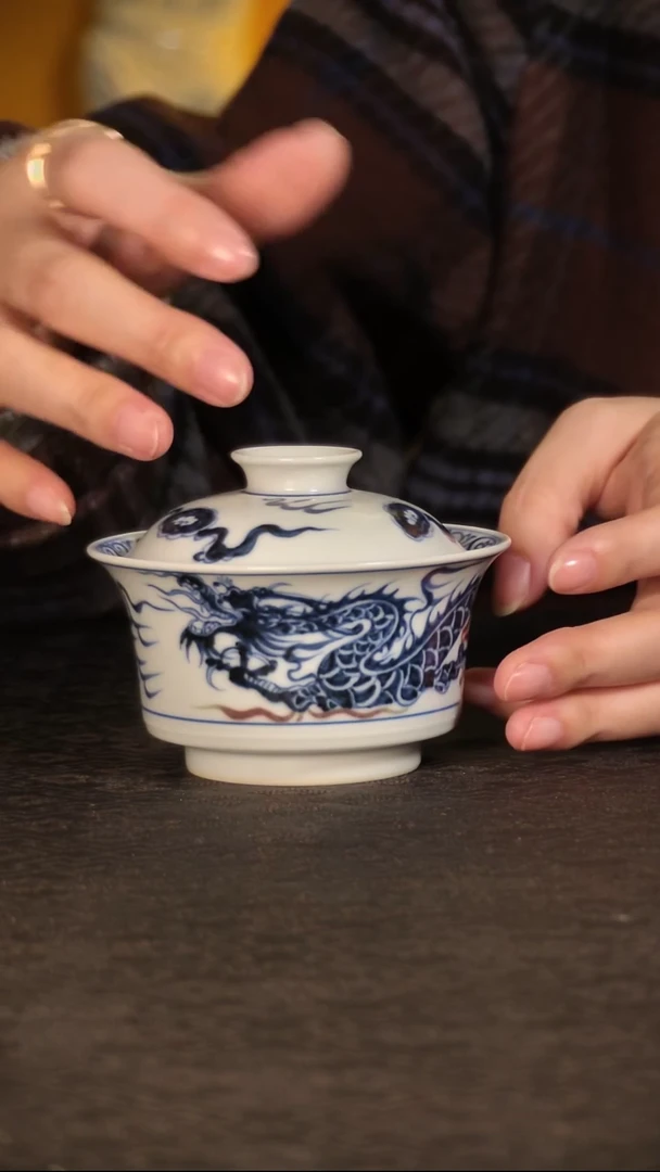 唐语青花釉里红龙盖碗