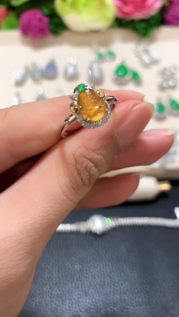 翡翠戒指18K金镶嵌b51