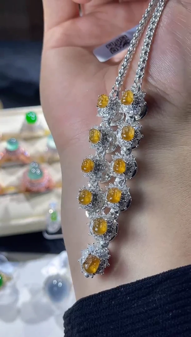 【闪购商品】定制翡翠未镶嵌大牛一手貔貅蛋面06