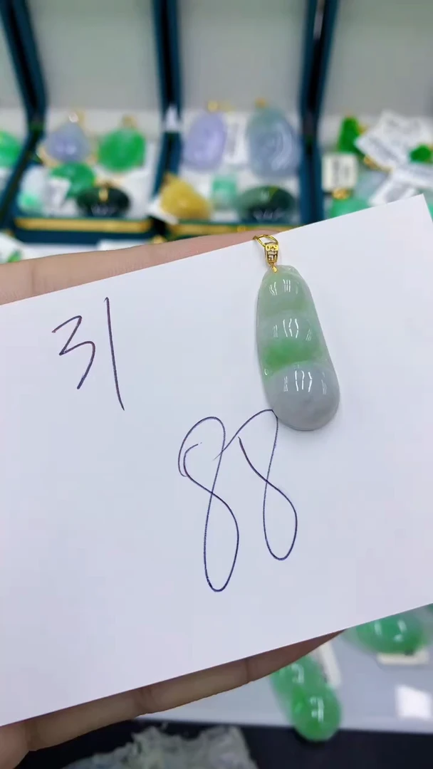 翡翠18K金镶嵌颈饰翡翠