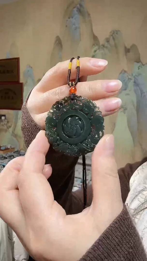 颈饰未镶嵌和田玉.