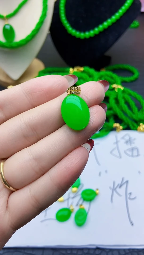 吊坠(不含链)未镶嵌翡翠椭圆蛋面吊坠