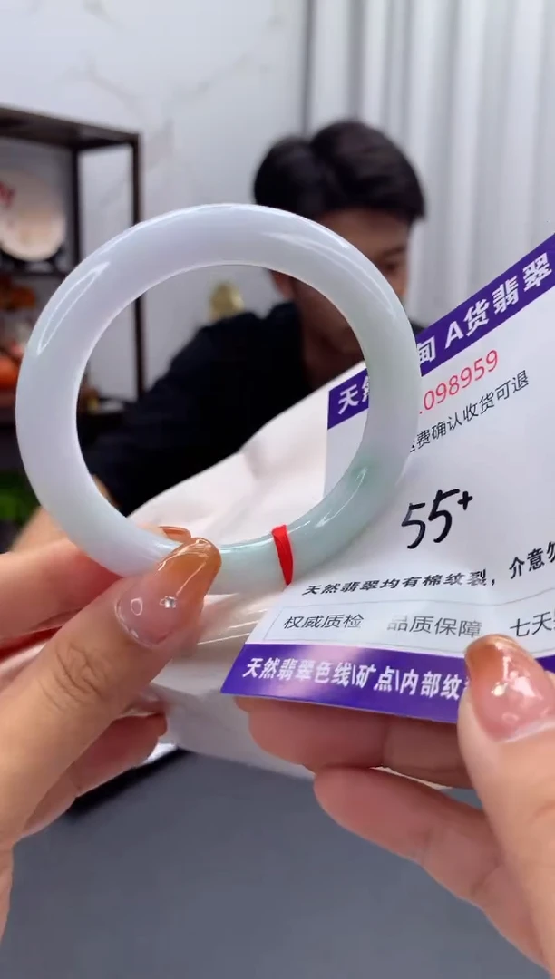 未镶嵌手镯翡翠有纹，完美者勿拍