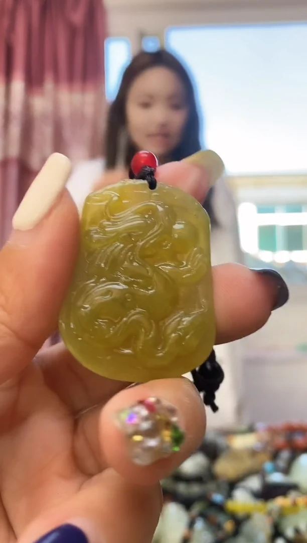 未镶嵌岫玉吊坠
