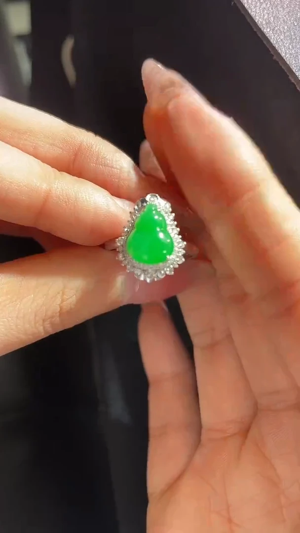 18K金镶嵌戒指翡翠天然缅甸A货翡翠