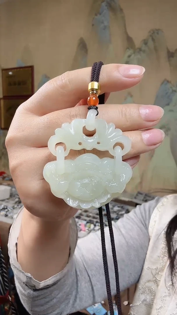 颈饰未镶嵌和田玉.