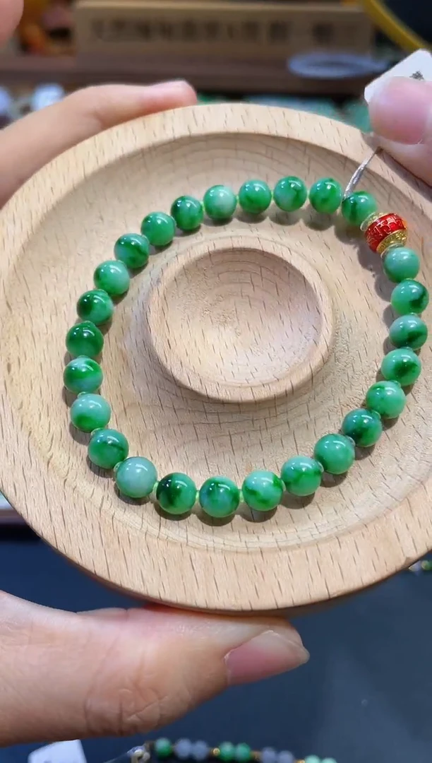 颈饰未镶嵌翡翠手串