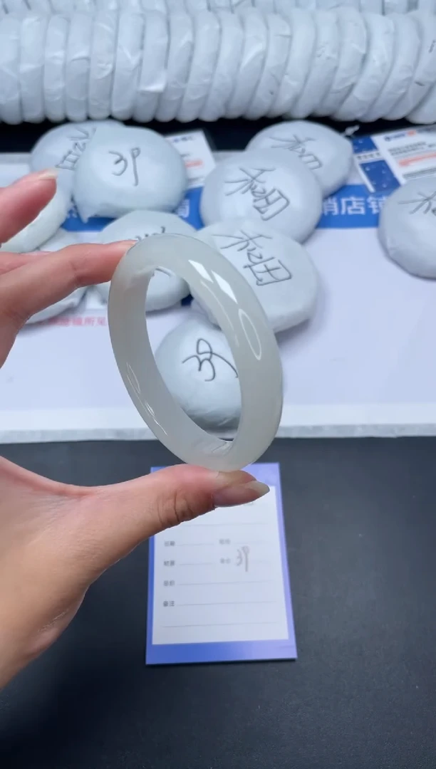 未镶嵌手镯石英质玉78-60.5白月光