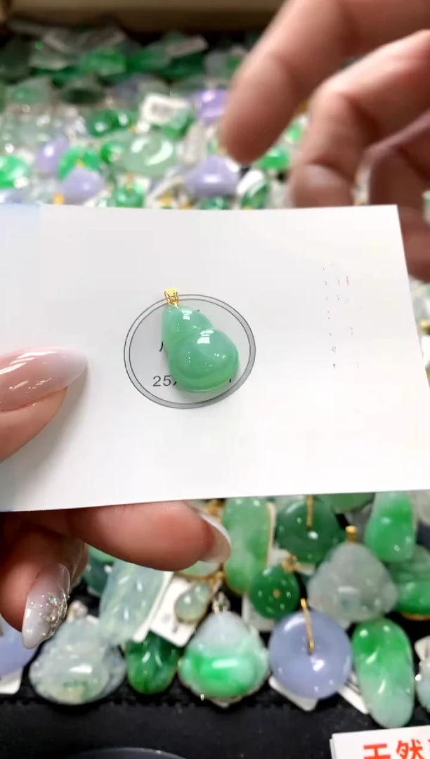 颈饰18K金镶嵌翡翠1111111111111111