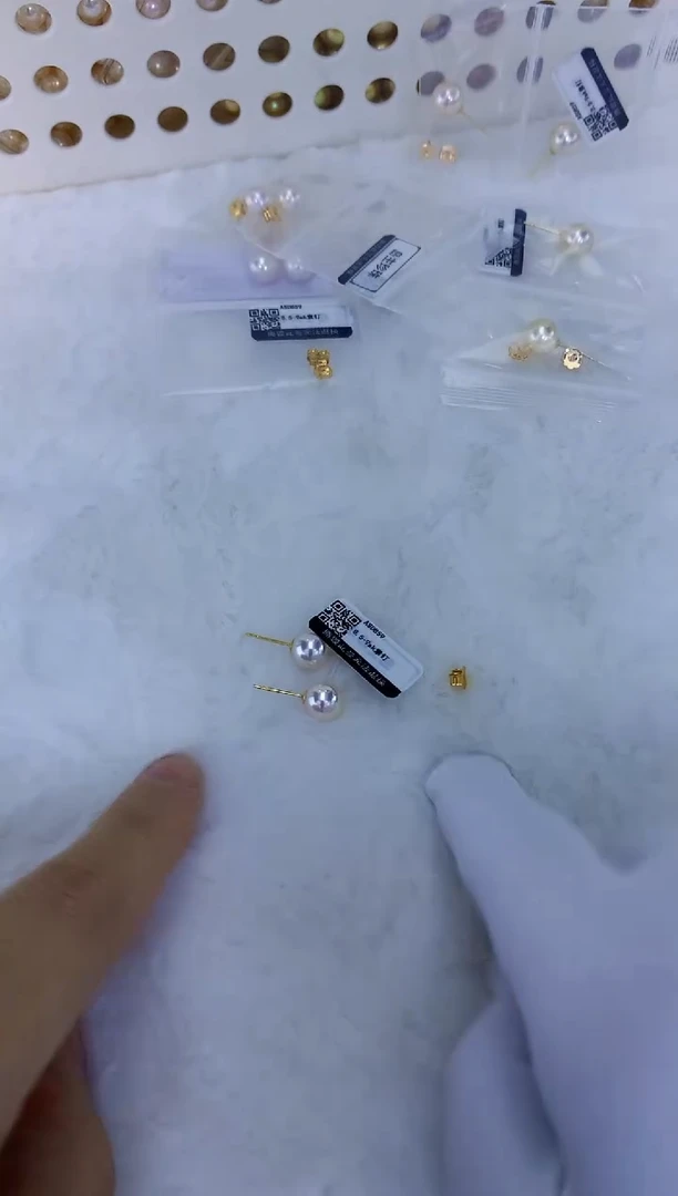 18K金镶嵌饰品海水珍珠8.5-9素钉定制