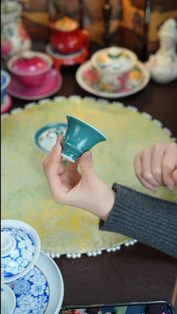景德镇手工手绘三秋月粉彩杯