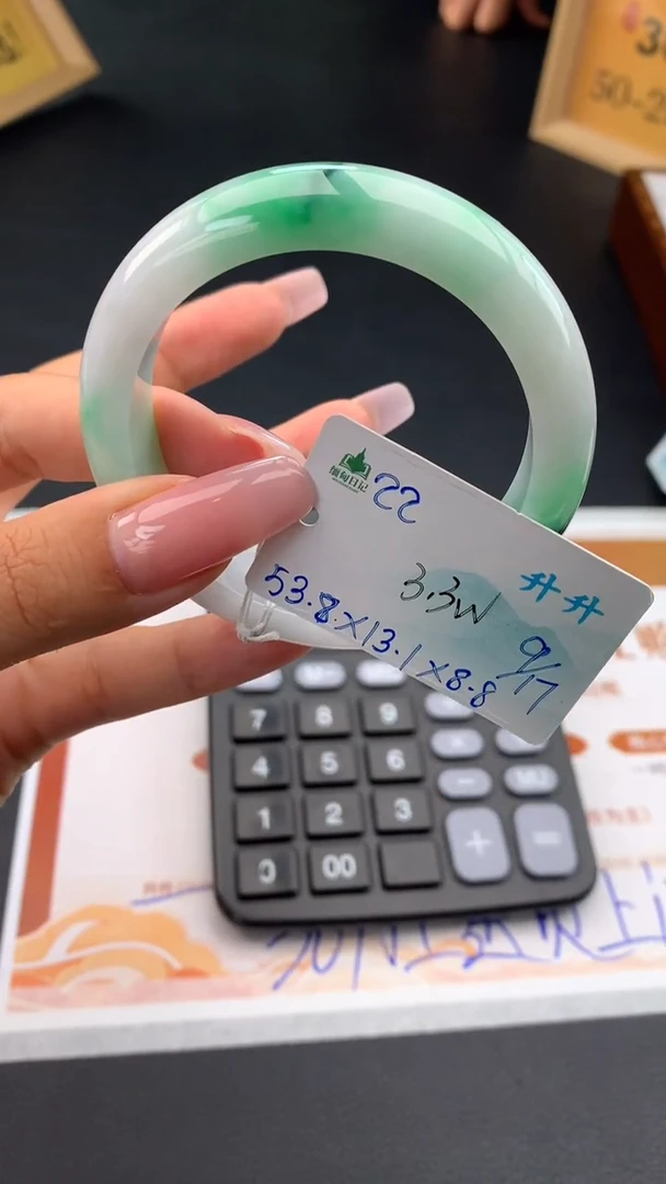 未镶嵌手镯翡翠自带#送人#，联系客服核对地址~
