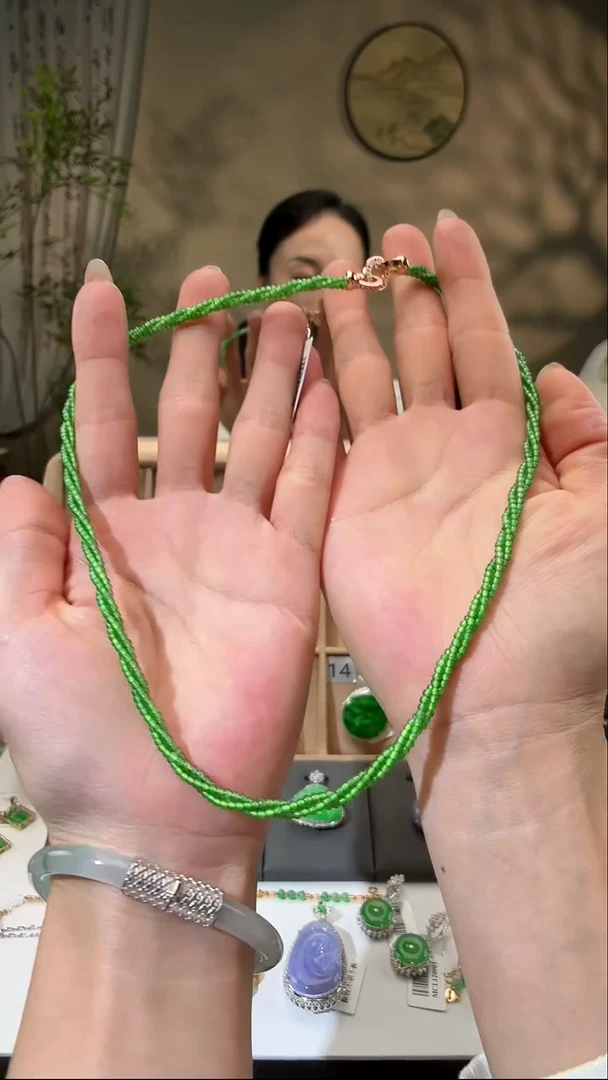颈饰未镶嵌翡翠项链