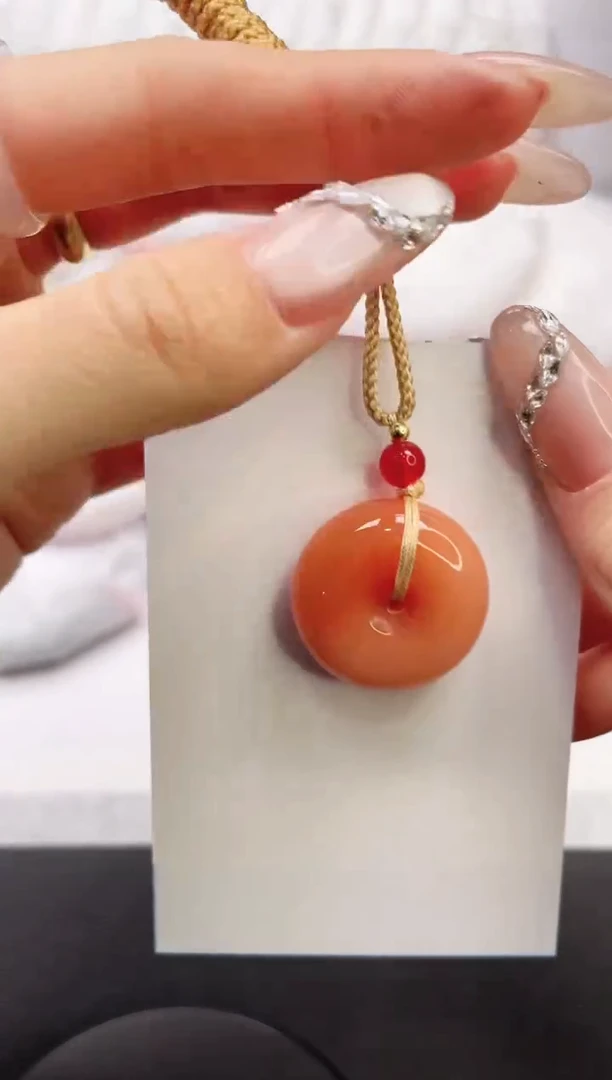 【闪购商品】石英质玉手镯未镶嵌桃花平安扣