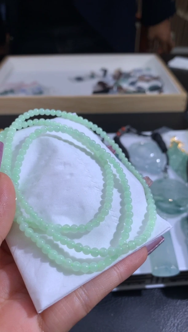 未镶嵌定制翡翠像****?翡翠