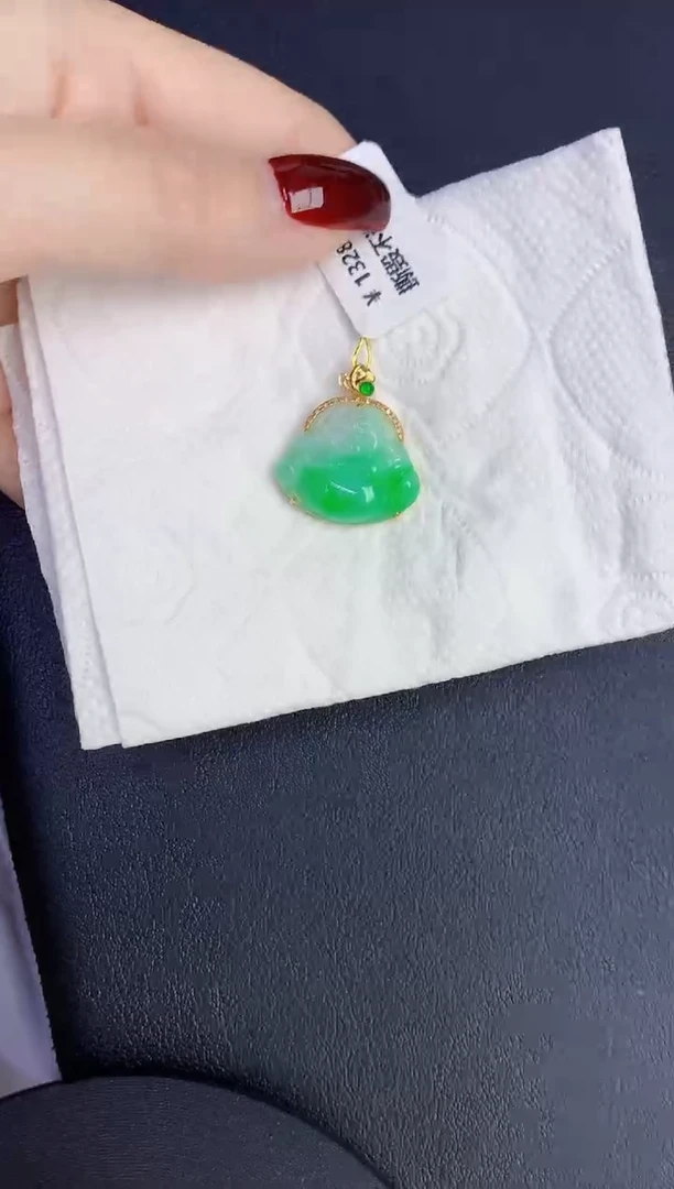 颈饰18K金镶嵌翡翠缅甸天然翡翠a货