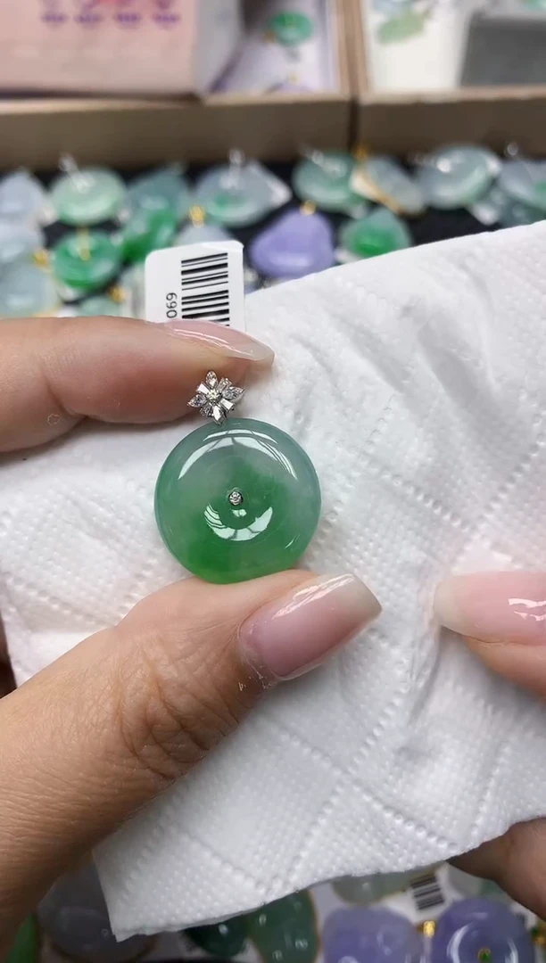 颈饰18K金镶嵌翡翠11111111111