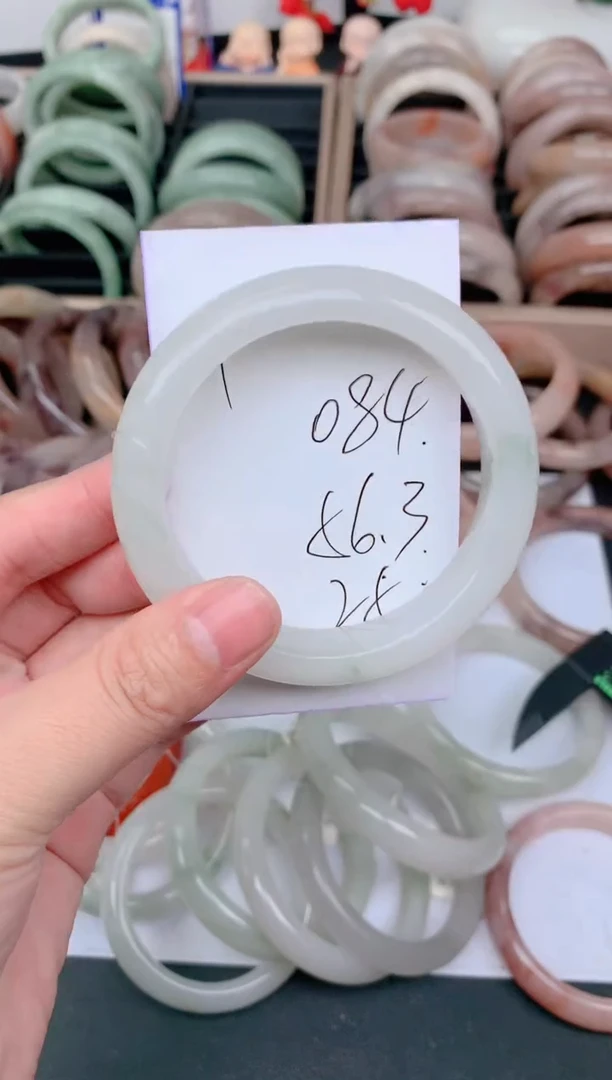 未镶嵌手镯石英质玉084