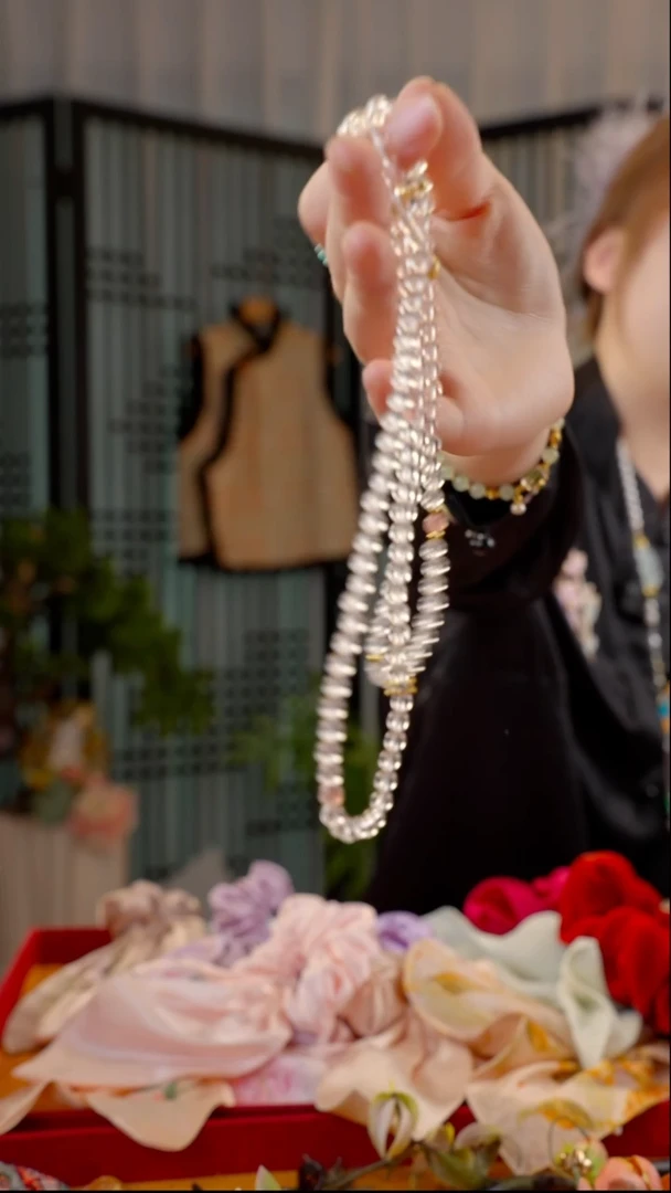 刺绣R**e非遗苏绣绒花