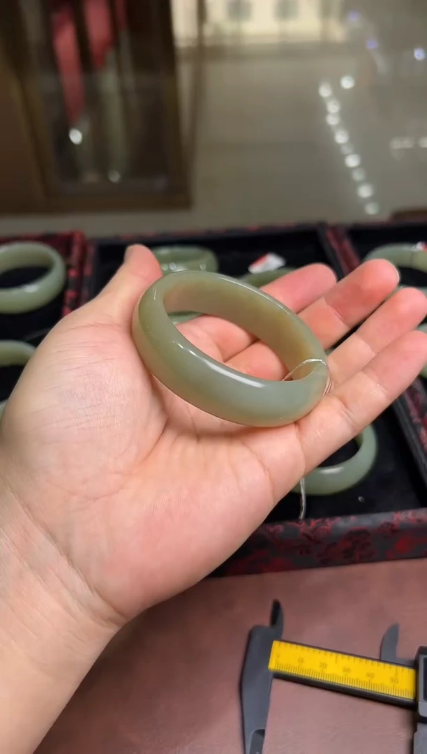 和田玉手镯未镶嵌野牛沟58   527