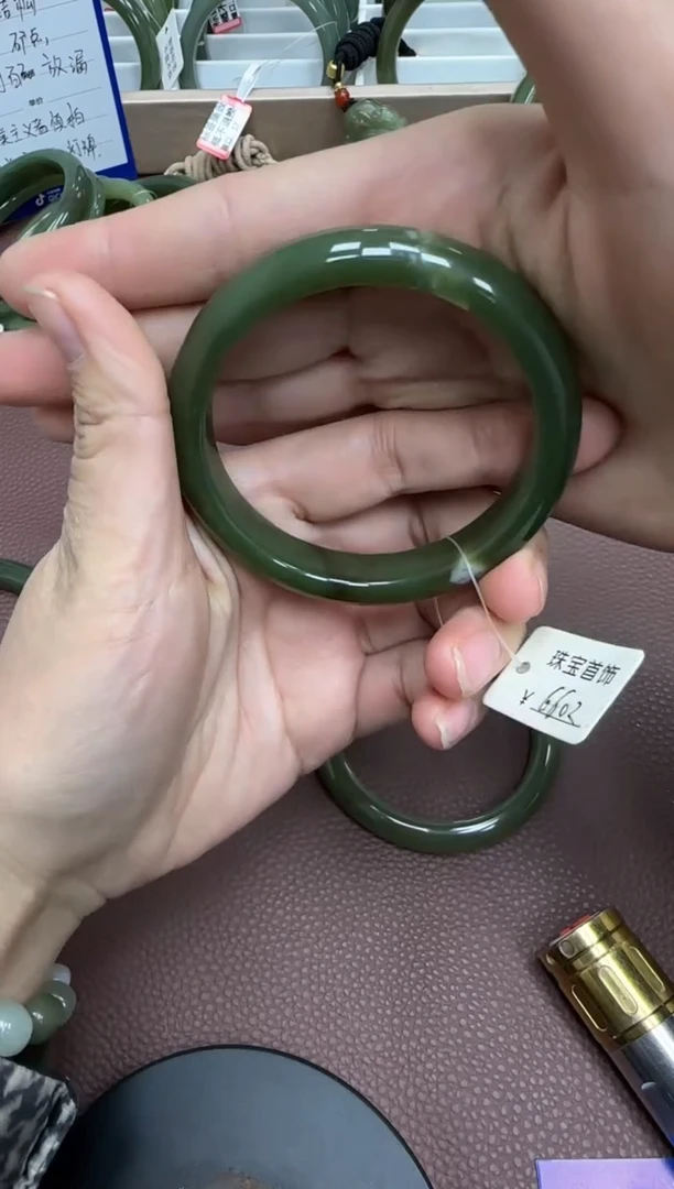 【闪购商品】和田玉手镯未镶嵌58天然和田玉有天然结构