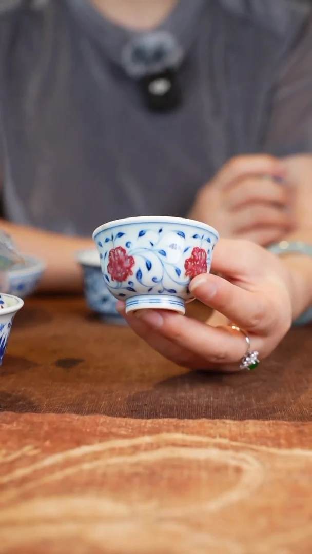 景德镇和然窑青花釉里红小压手杯