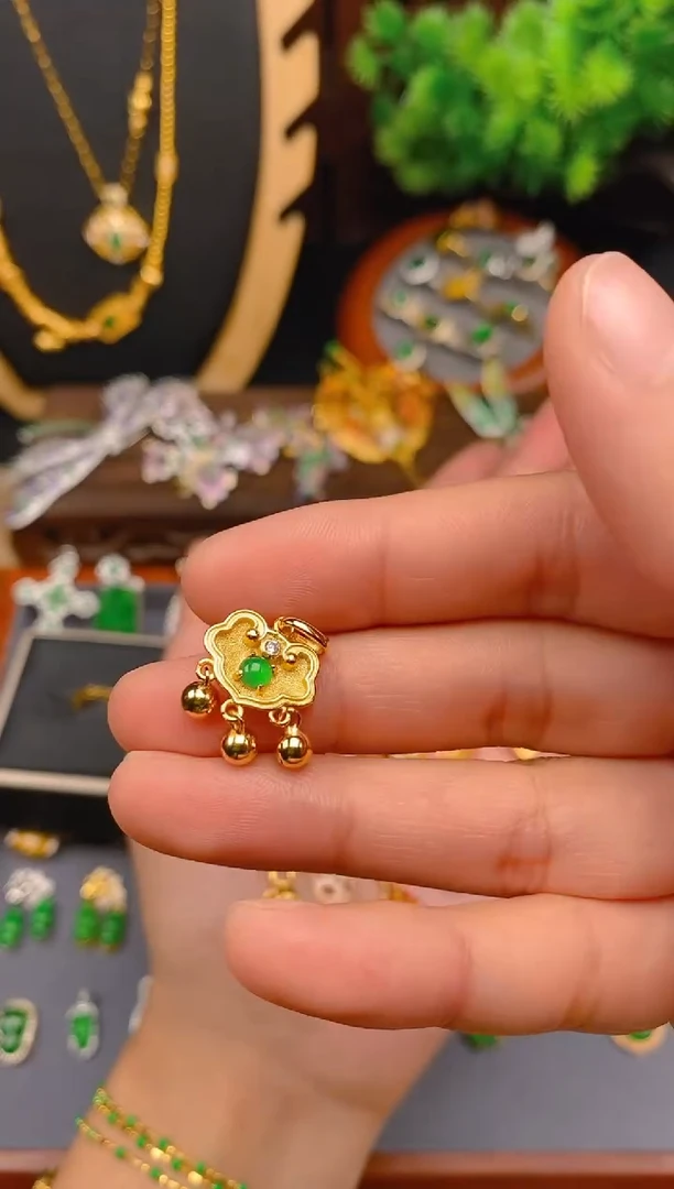 【闪购商品】翡翠吊坠(不含链)银S925镶嵌如意锁