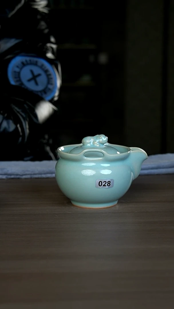 【闪购商品】杯028号天青貔貅手抓壶微瑕不开片
