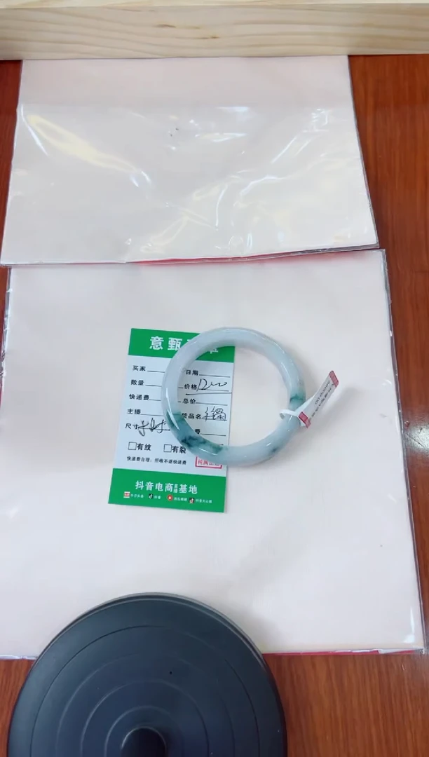 翡翠手镯未镶嵌春手镯