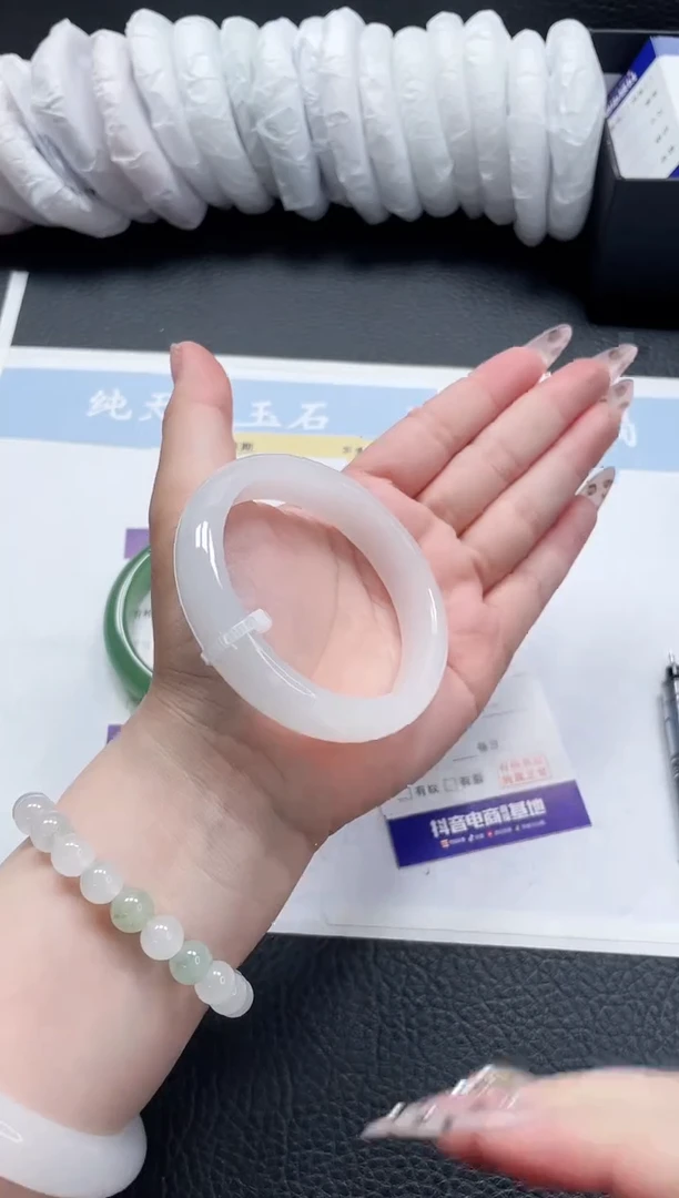 【闪购商品】石英质玉手镯未镶嵌51-57
