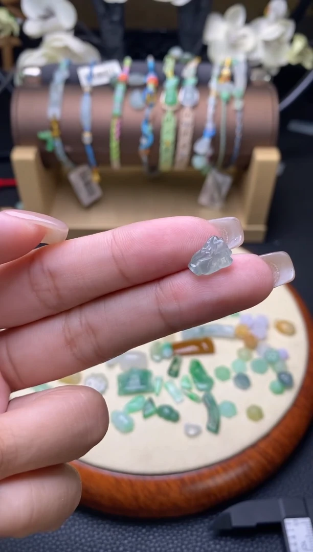 颈饰未镶嵌翡翠花*树净货15587