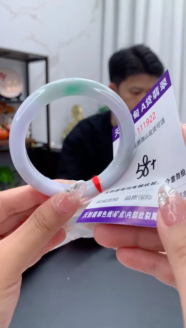 未镶嵌手镯翡翠有纹，完美者勿拍