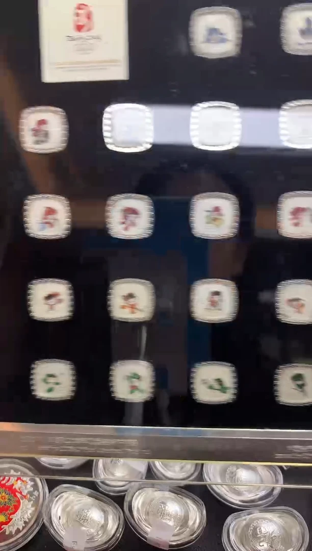 纯金2008年奥运胸针纪念章