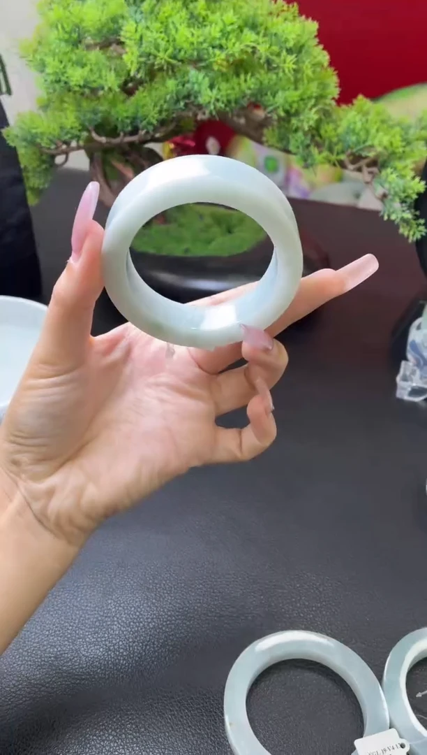 未镶嵌手镯定制翡翠?****》手镯
