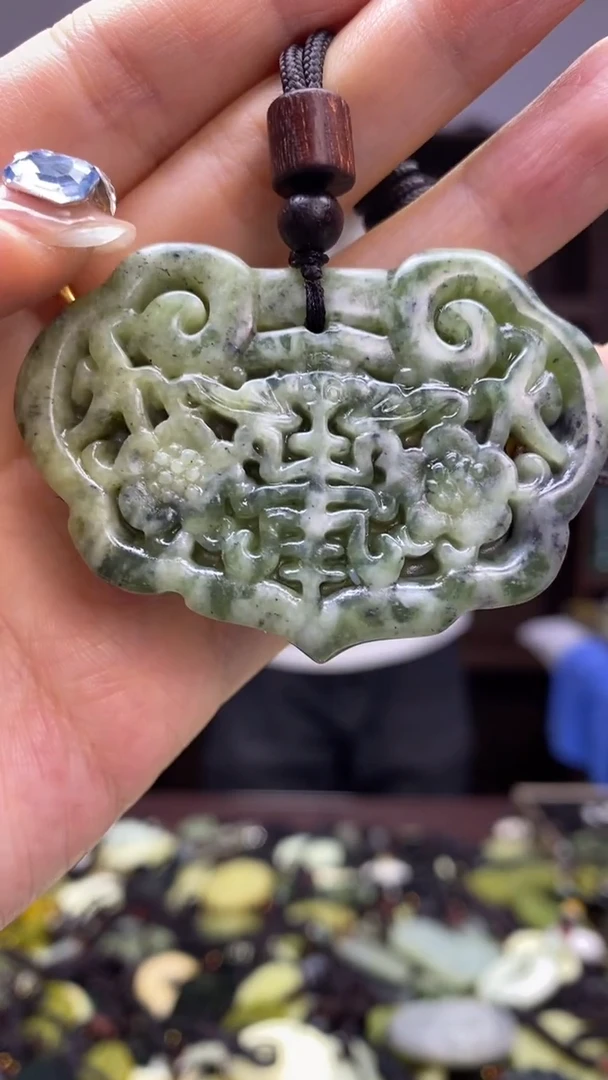 未镶嵌岫玉挂件