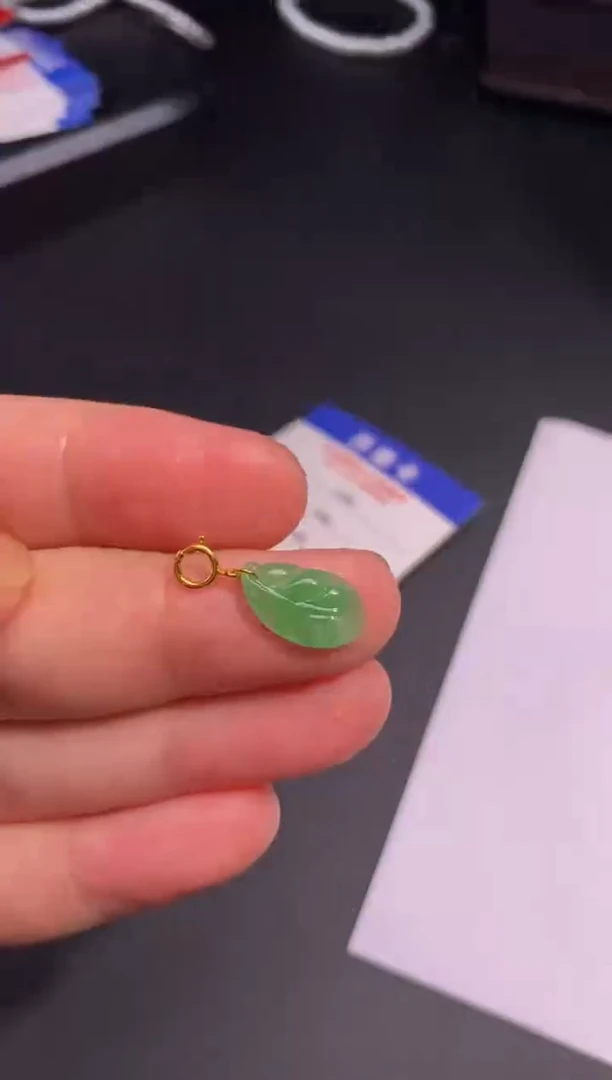 颈饰18K金镶嵌翡翠A货81