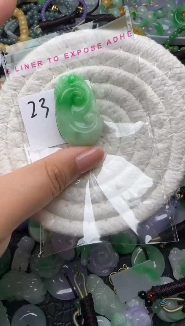 颈饰未镶嵌翡翠缅甸翡翠吊坠