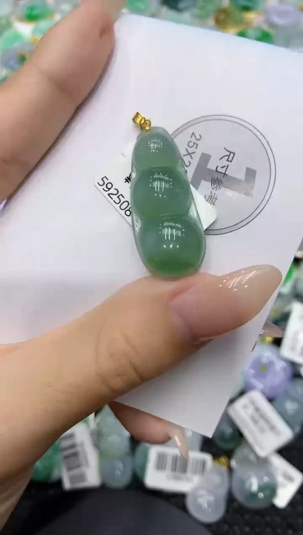 颈饰18K金镶嵌翡翠111111111111