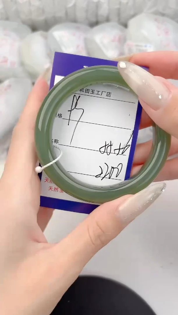 和田玉手镯未镶嵌93颜色微差无瑕疵