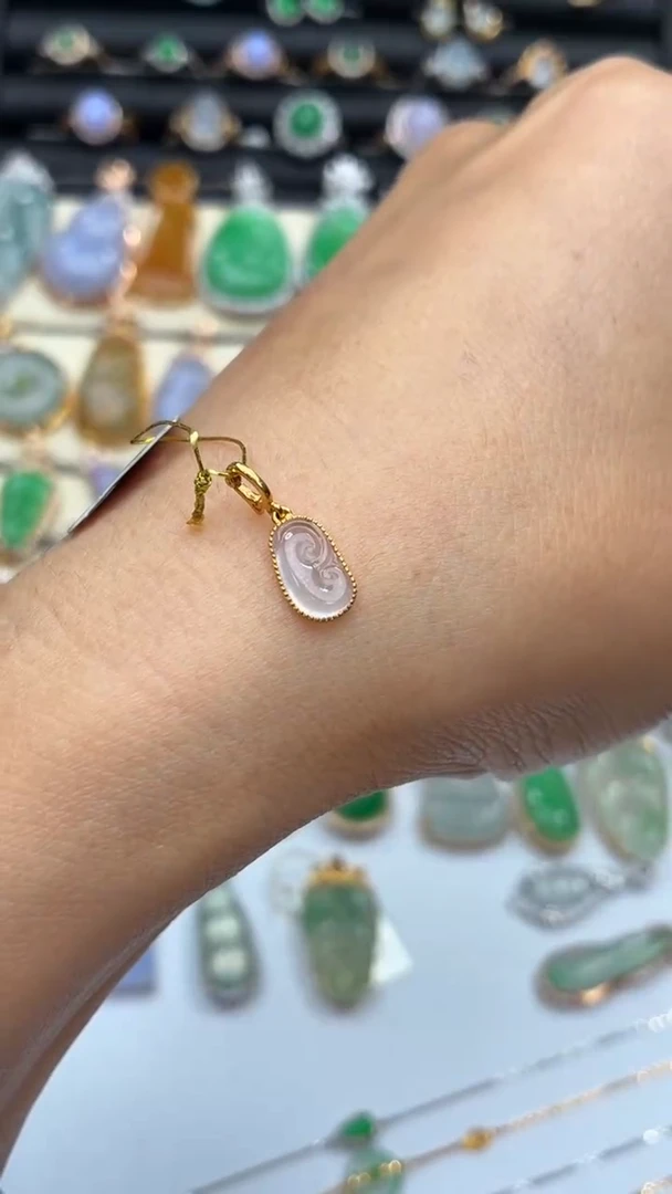 颈饰18K金镶嵌翡翠天然翡翠A货