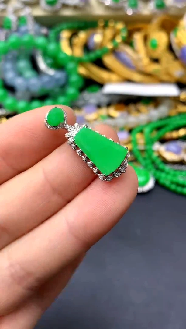 颈饰18K金镶嵌翡翠341-中国好珍宝