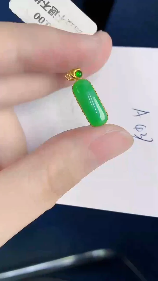 颈饰18K金镶嵌翡翠天然翡翠缅甸A货