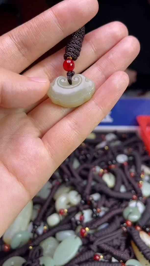 未镶嵌和田玉挂件1