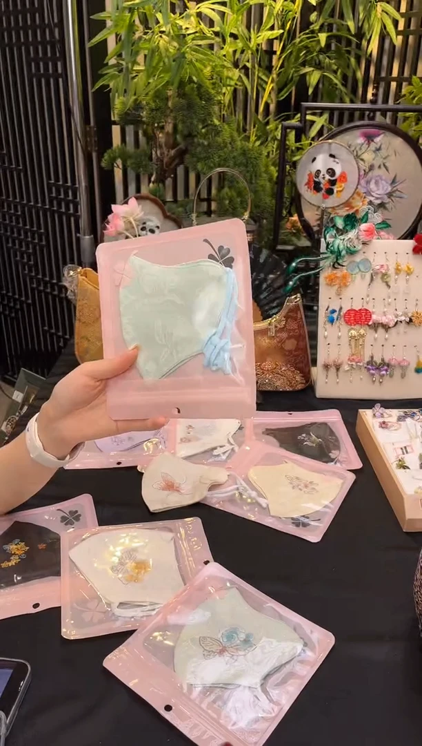 织绣明**昭非遗苏绣饰品